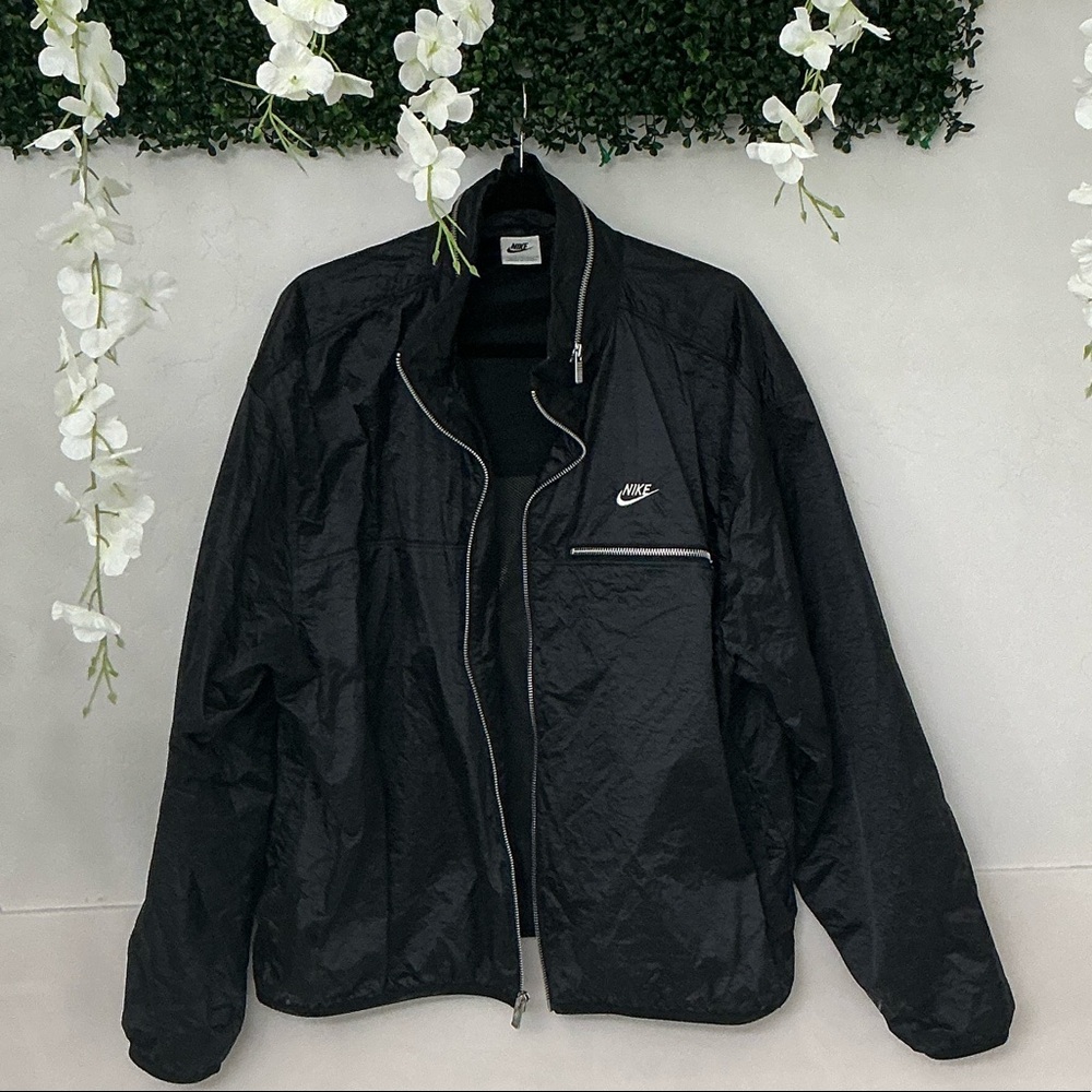 Nike Men's Black Windbreaker Jacket